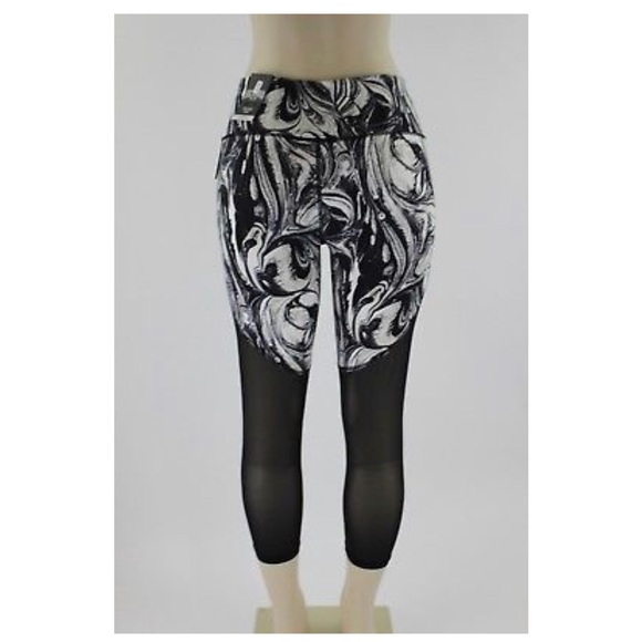 Victoria's Secret Pants - Victoria’s Secret sports knockout mesh capri